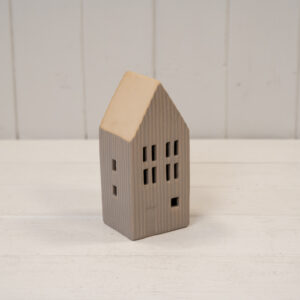 Small Grey Ribbed Ceramic LED House with Sand Roof. 6 Hour Timer